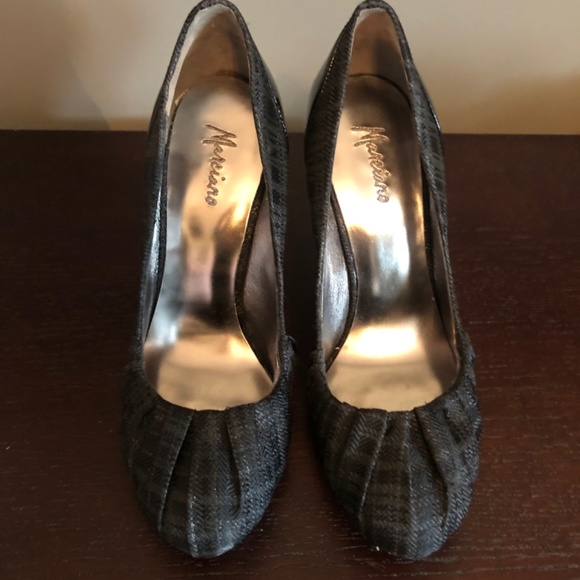 Heels - Picture 2 of 3